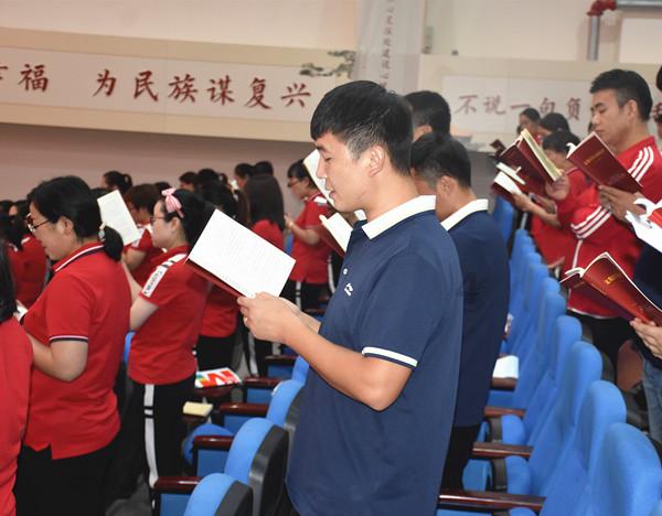 《何以笙箫默》中钟汉良抱枕背后的故事:深情思念与情感纠葛